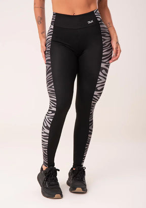 Conjunto Calça legging + Top wild preta com detalhe lateral zebra cinza