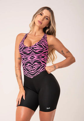 Macaquinho wild estampado zebra pink