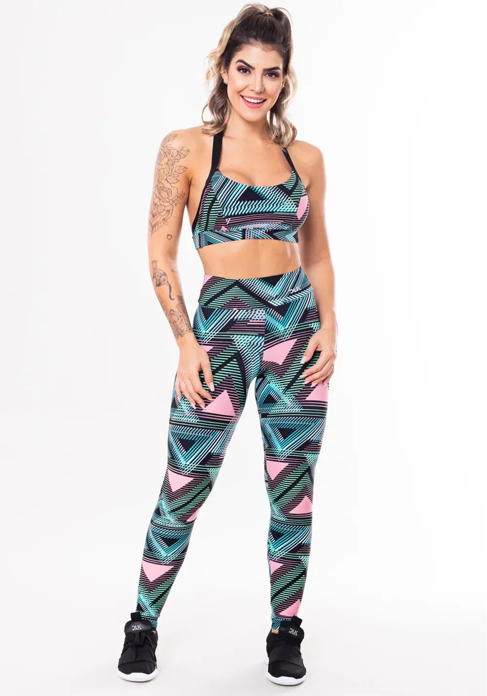 Conjunto fitness match poliamida estampado triângulos (top+calça)