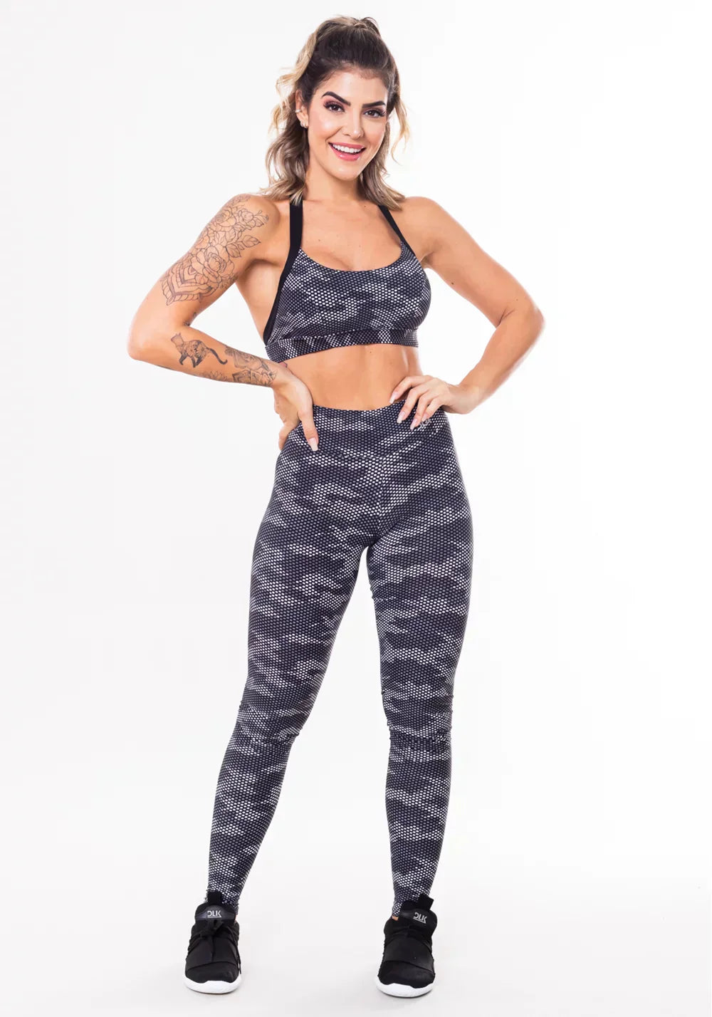 Conjunto fitness match poliamida estampada camuflado militar preto (top+calça)