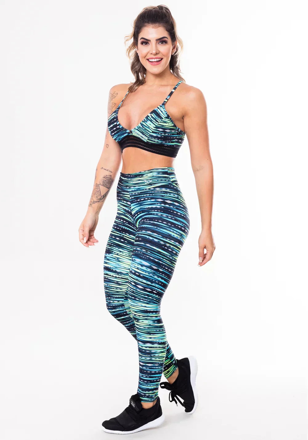 Conjunto fitness match poliamida estampada riscos azuis (top+calça)