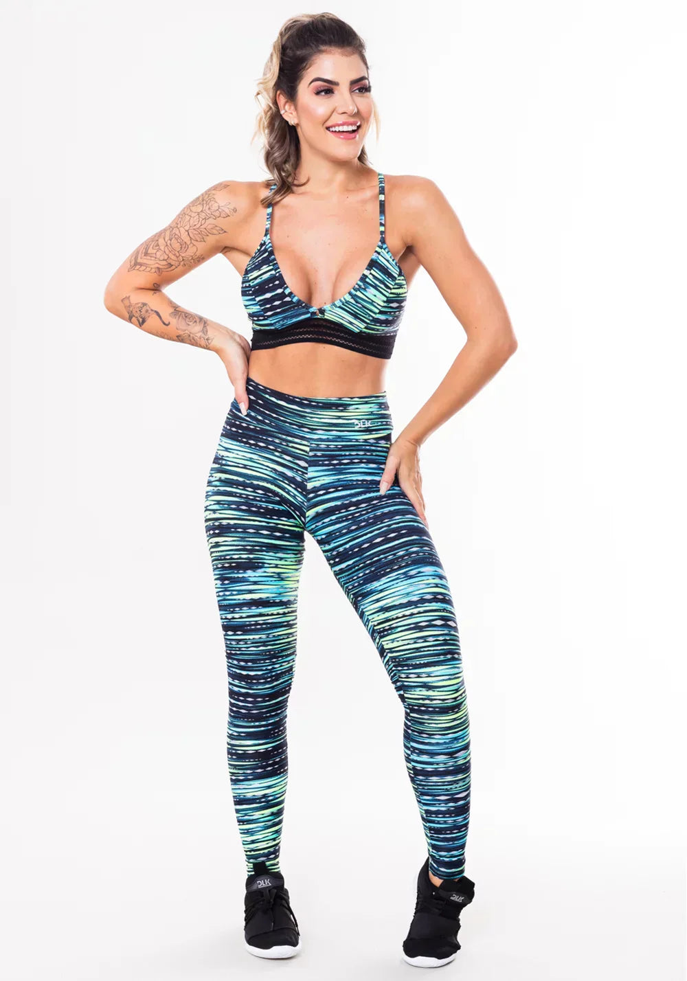 Conjunto fitness match poliamida estampada riscos azuis (top+calça)