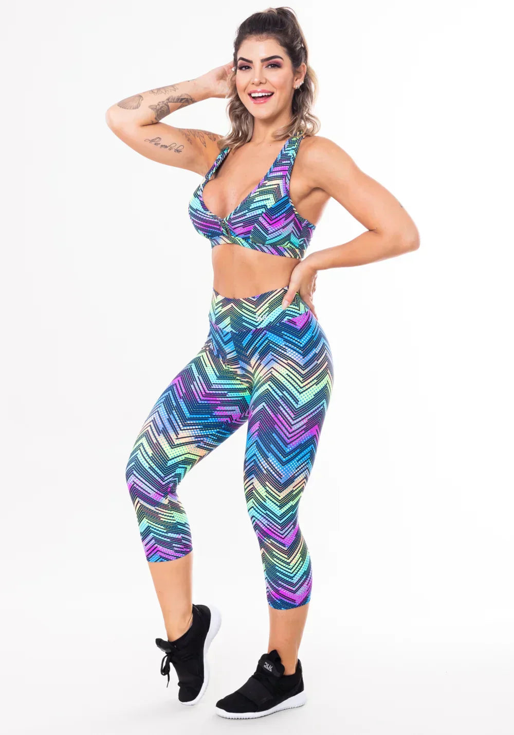 Conjunto fitness match poliamida estampado zig zag colorido (top+corsário)