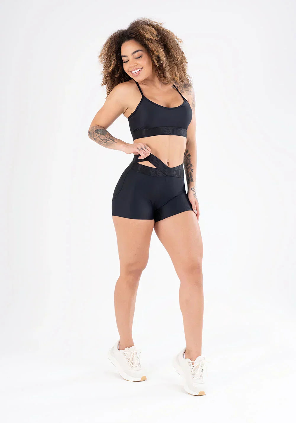 Conjunto Short nation + Top com elástico cruzado preto