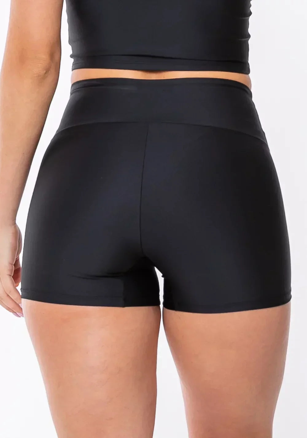 Conjunto Short equilibrium + Top preto com cós largo