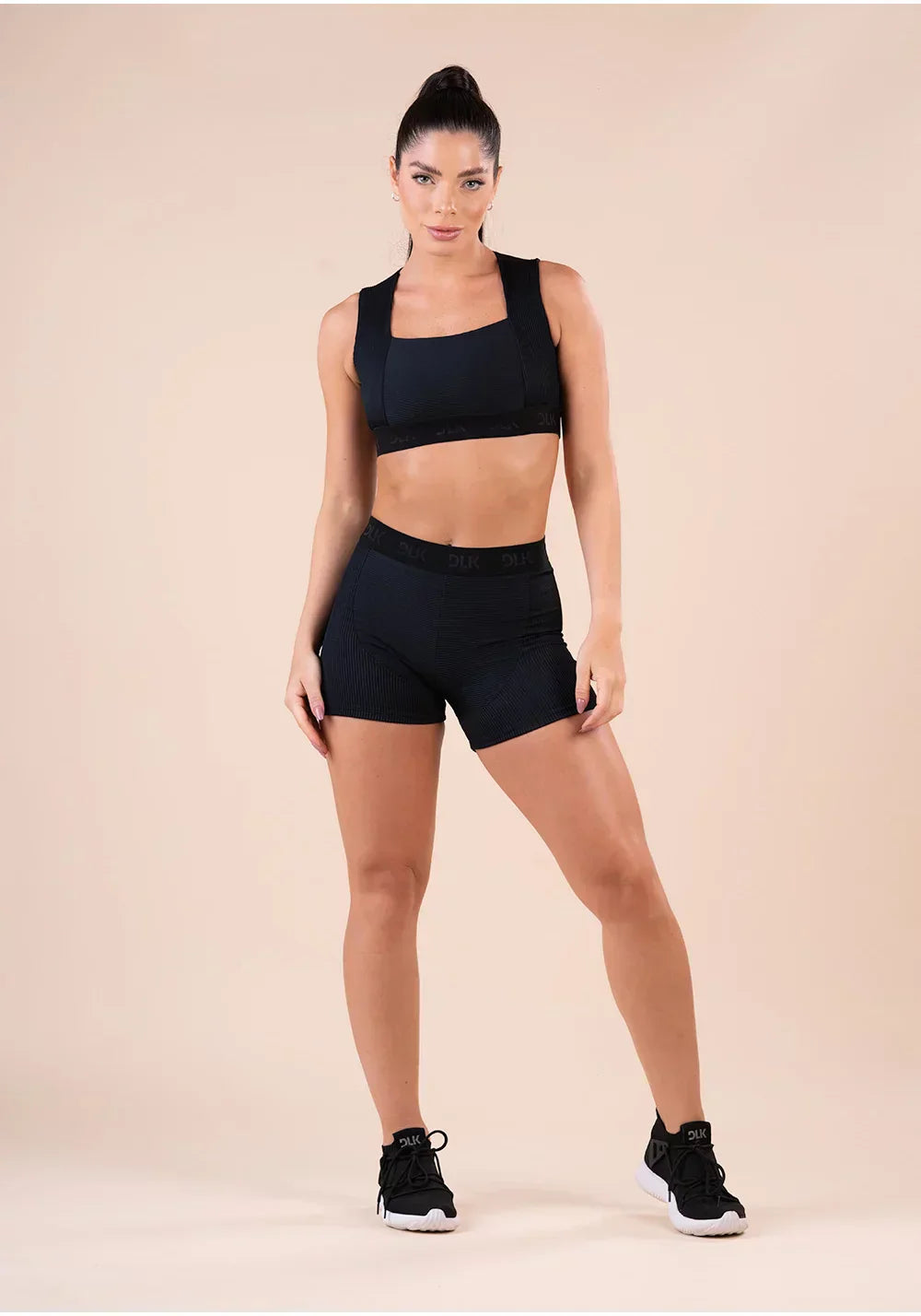 Conjunto Short + Top preto canelado com elástico na cintura action