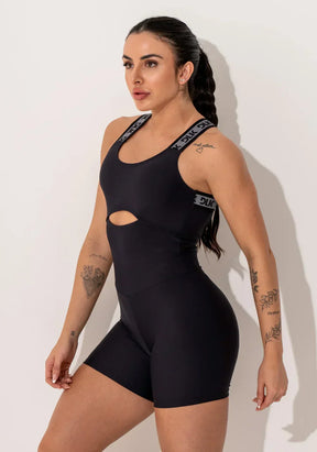 Macacão curto fitness feminino preto com elástico cruzado intense