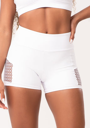 Short fitness feminino branco com recortes em tela new age