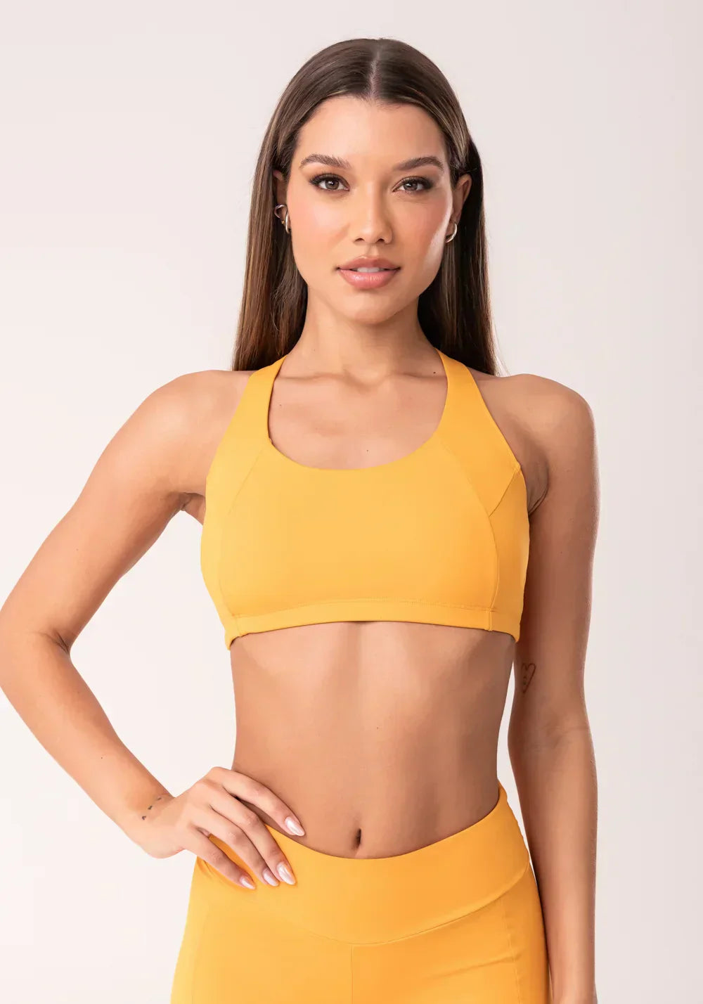 Conjunto Top fitness feminino nadador + Bermuda amarelo com recortes oasis