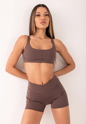 Conjunto Top fitness feminino + Bermuda marrom com alças de elástico oasis