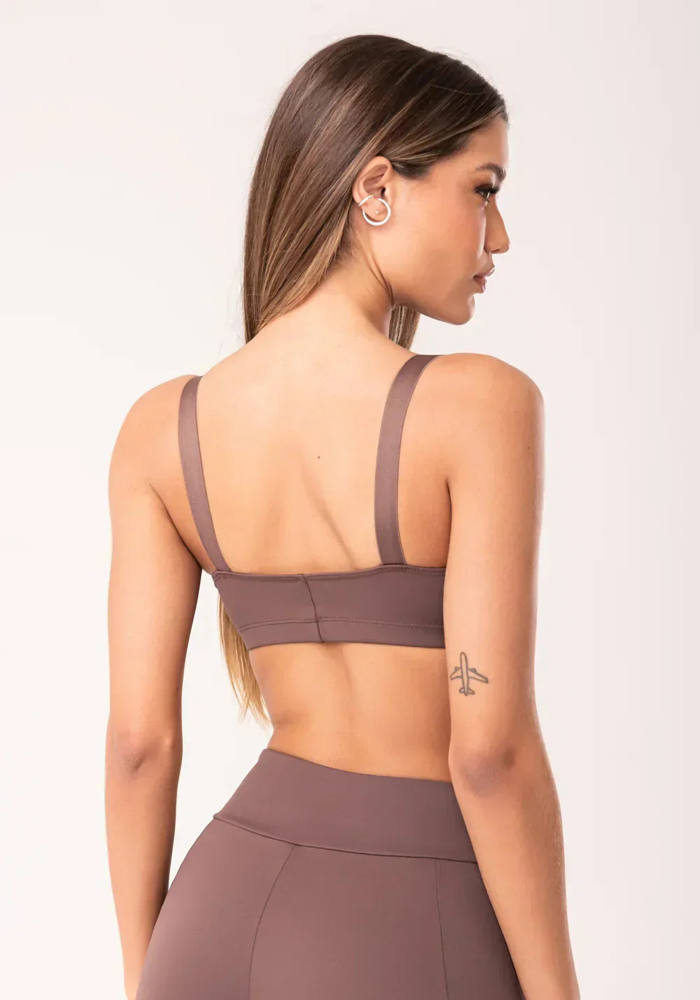 Conjunto Top fitness feminino + Bermuda marrom com alças de elástico oasis