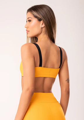 Conjunto Top fitness feminino + Bermuda amarelo com alças de elástico oasis