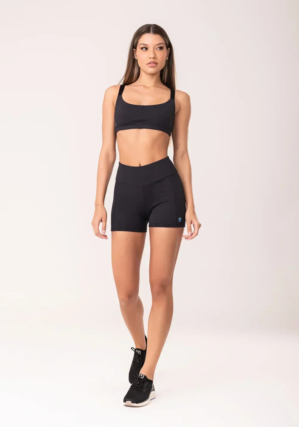 Conjunto Top fitness feminino + Bermuda preto com alças de elástico oasis