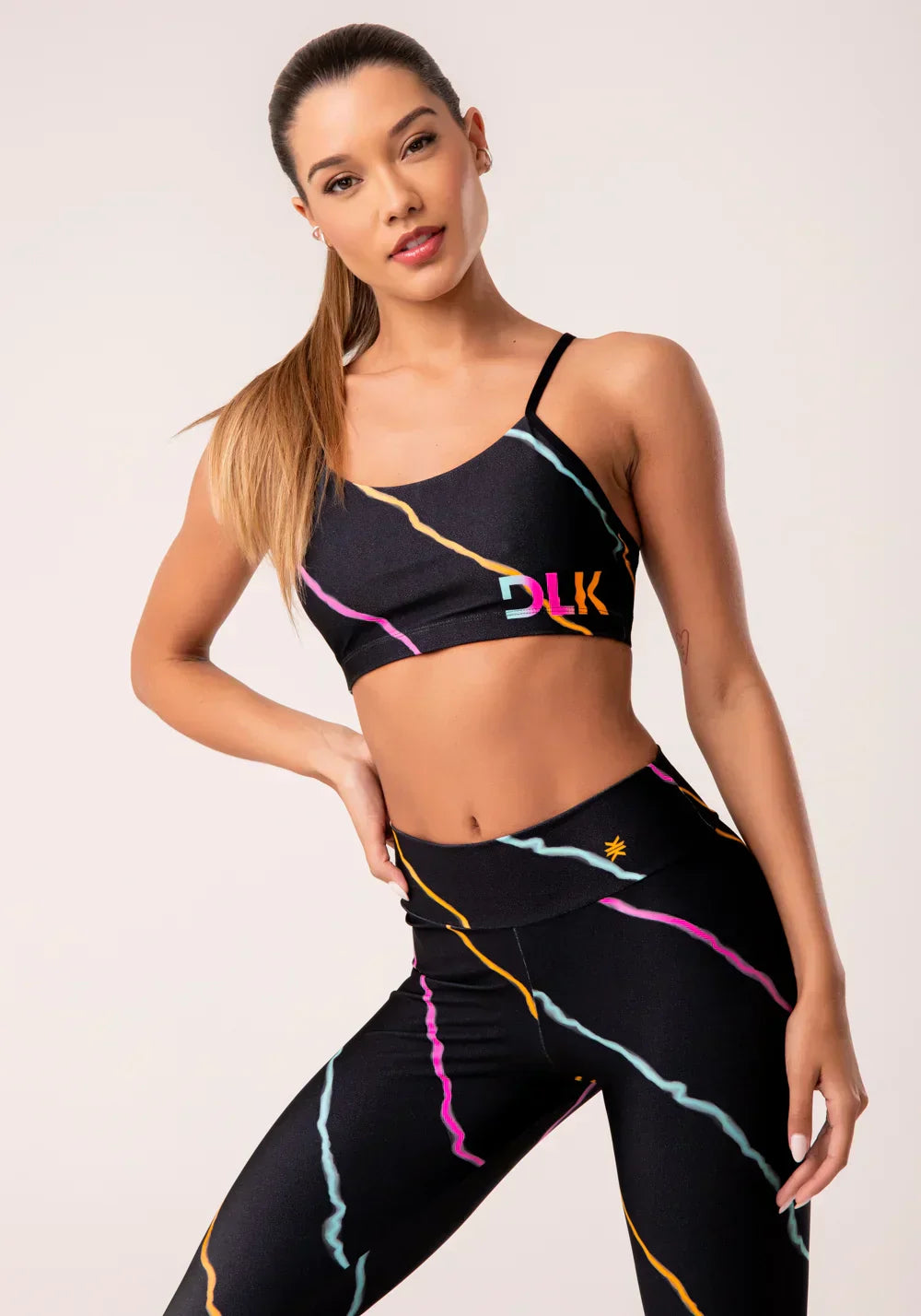 Conjunto Top fitness feminino com bojo + Bermuda estampado neon energetic printed