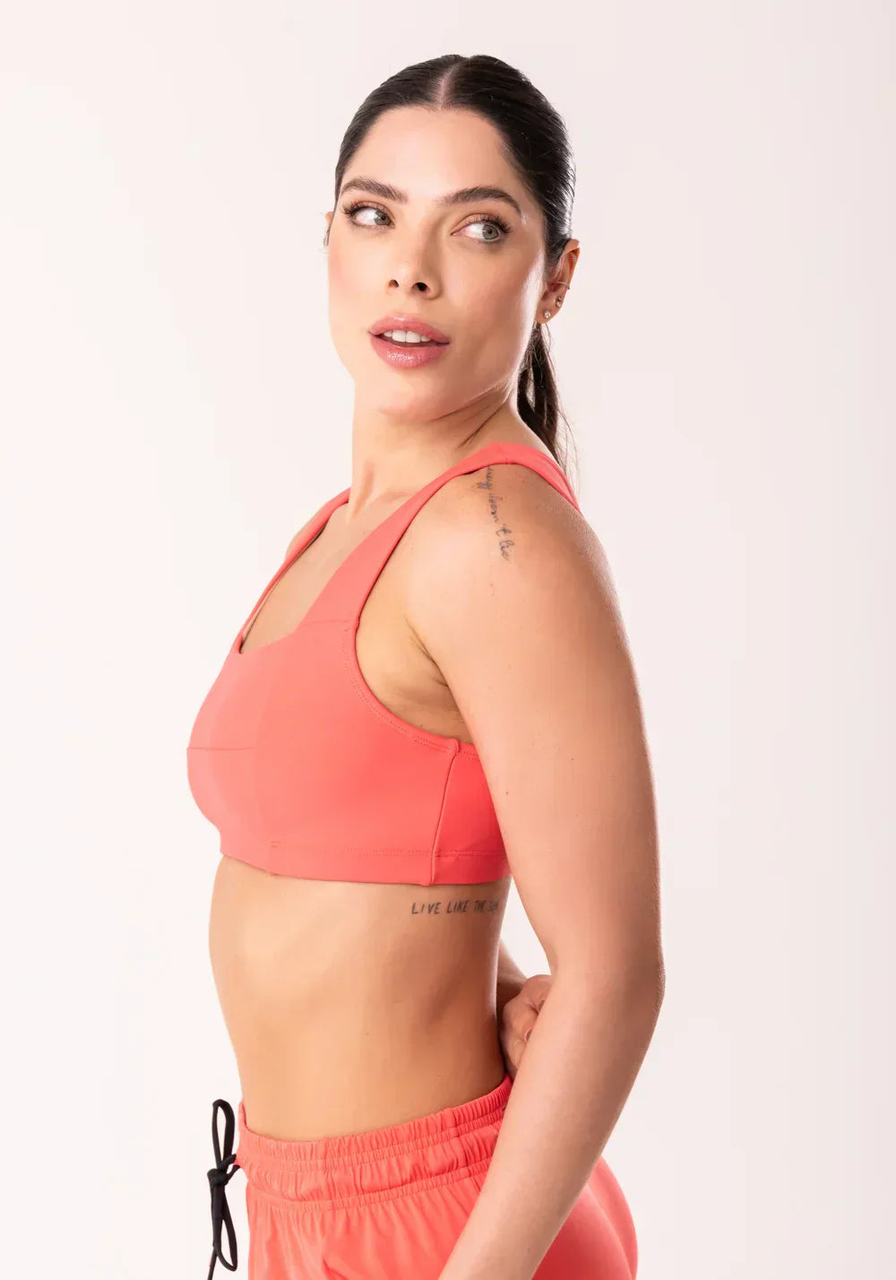 Conjunto Top fitness feminino + Calça Moletom coral com decote reto e recortes