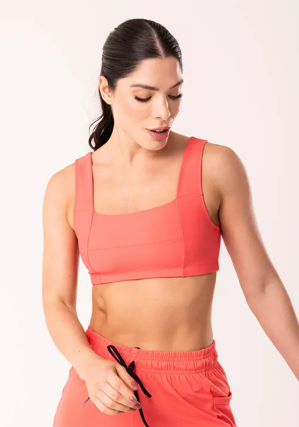 Conjunto Top fitness feminino + Calça Moletom coral com decote reto e recortes