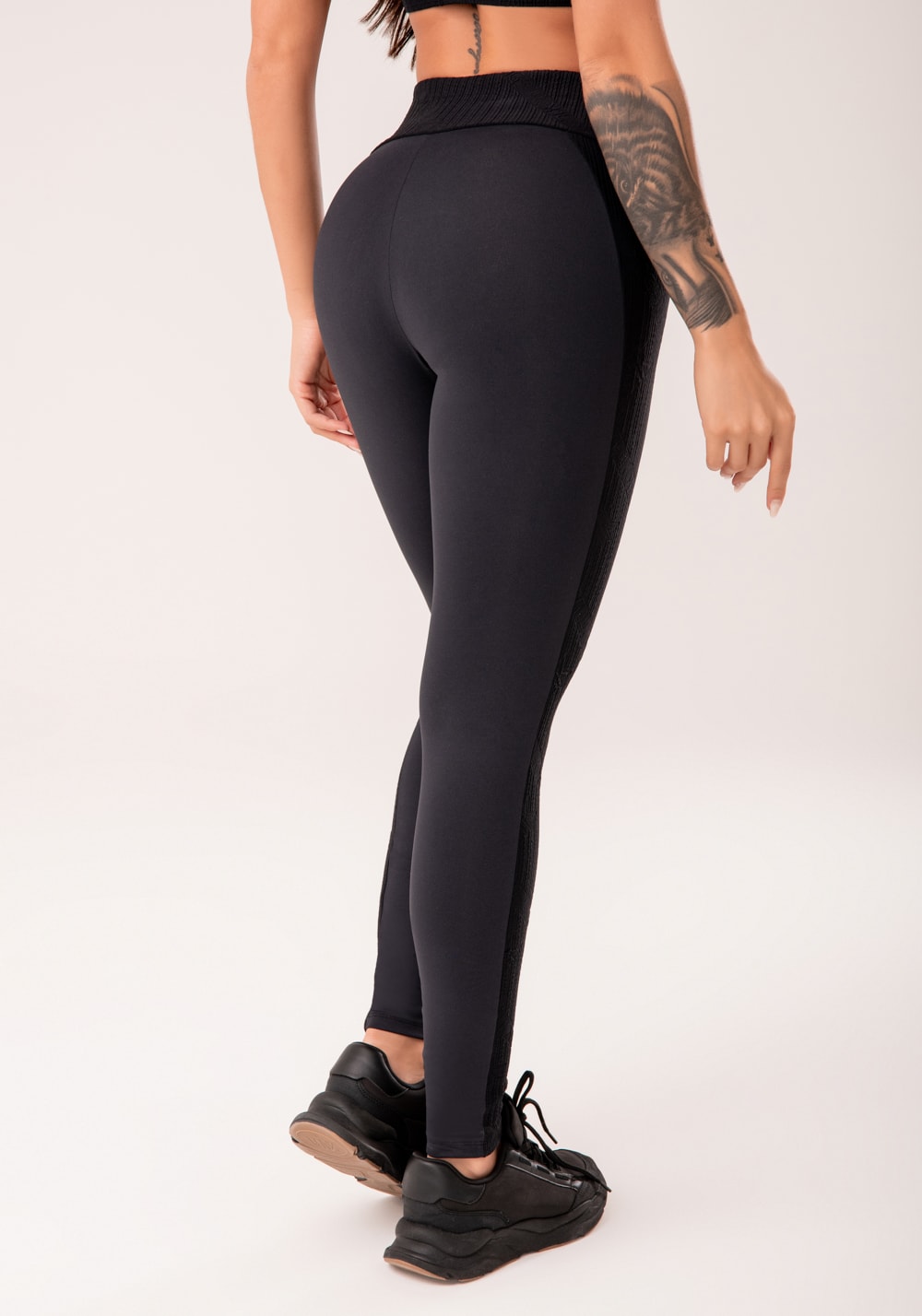 Conjunto Legging + Top fitness feminina preto com recortes harmony