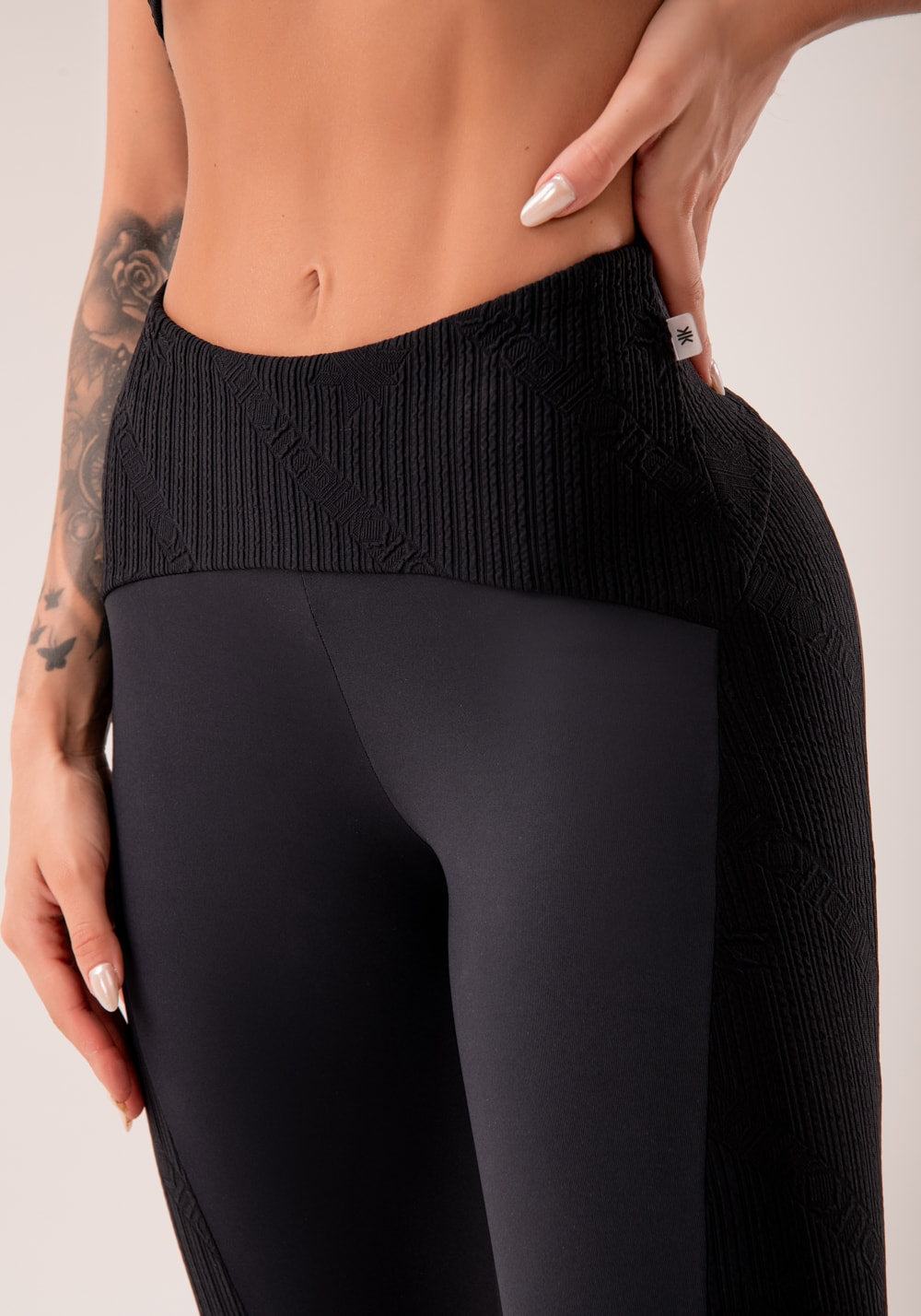 Conjunto Legging + Top fitness feminina preto com recortes harmony