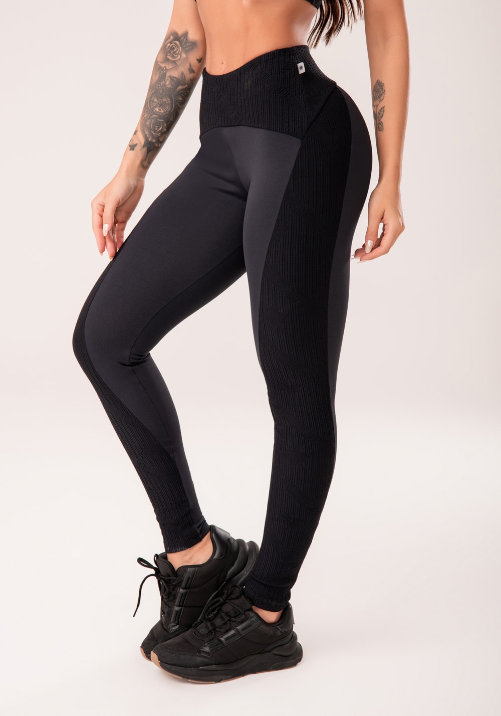 Conjunto Legging + Top fitness feminina preto com recortes harmony