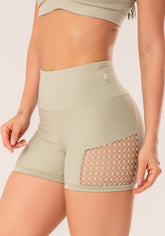 Conjunto Short + Top fitness feminino oliva com recortes em tela harmony