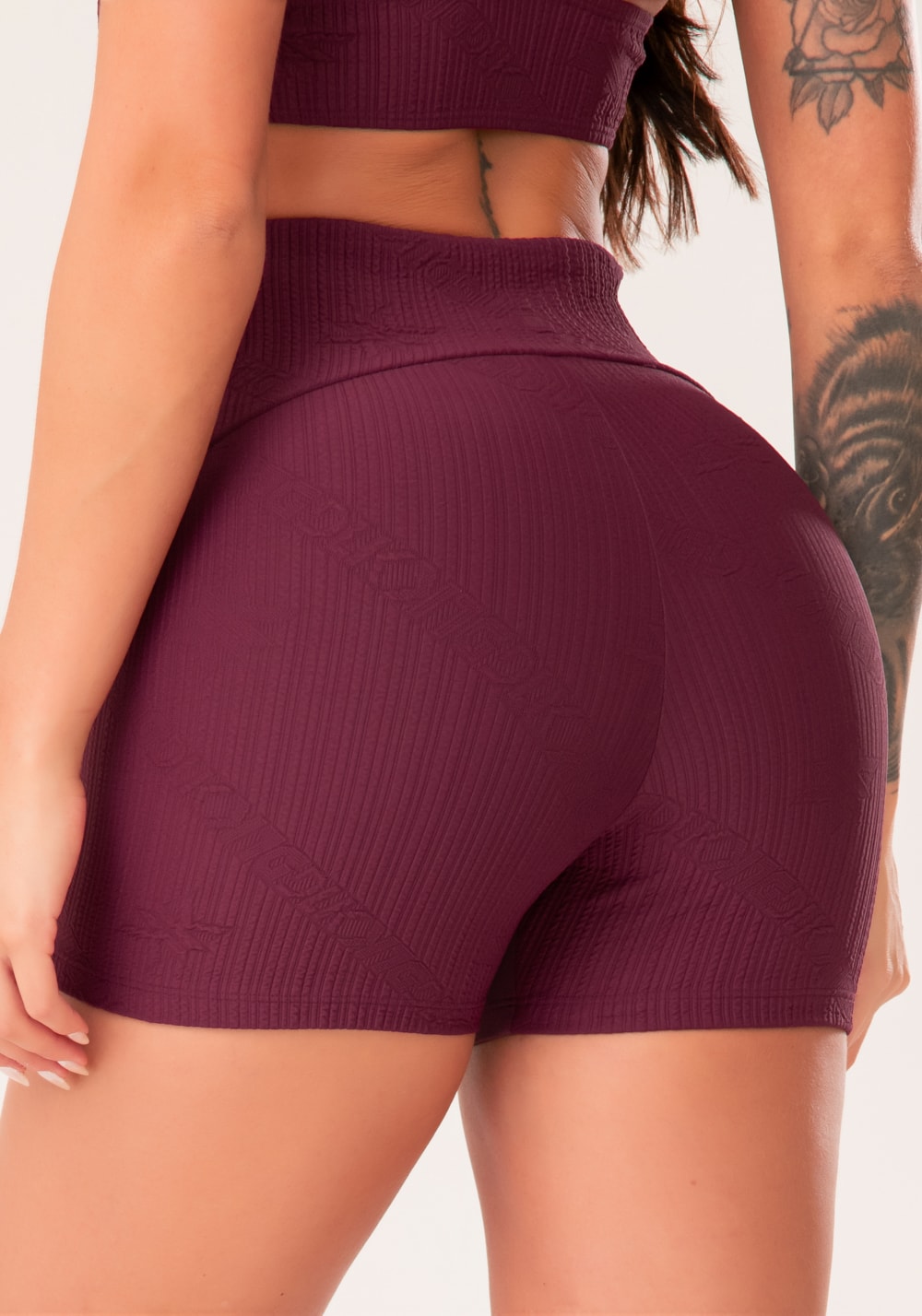 Conjunto Short + Top fitness feminino vinho com recortes texturizados harmony