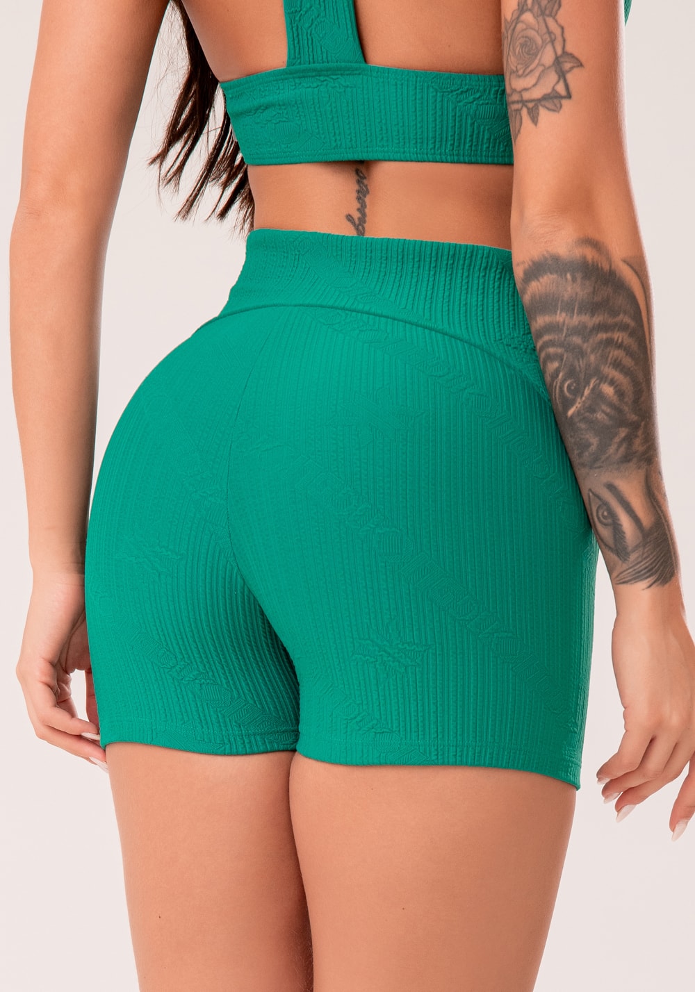 Conjunto Short + Top fitness feminino verde com recortes texturizados harmony