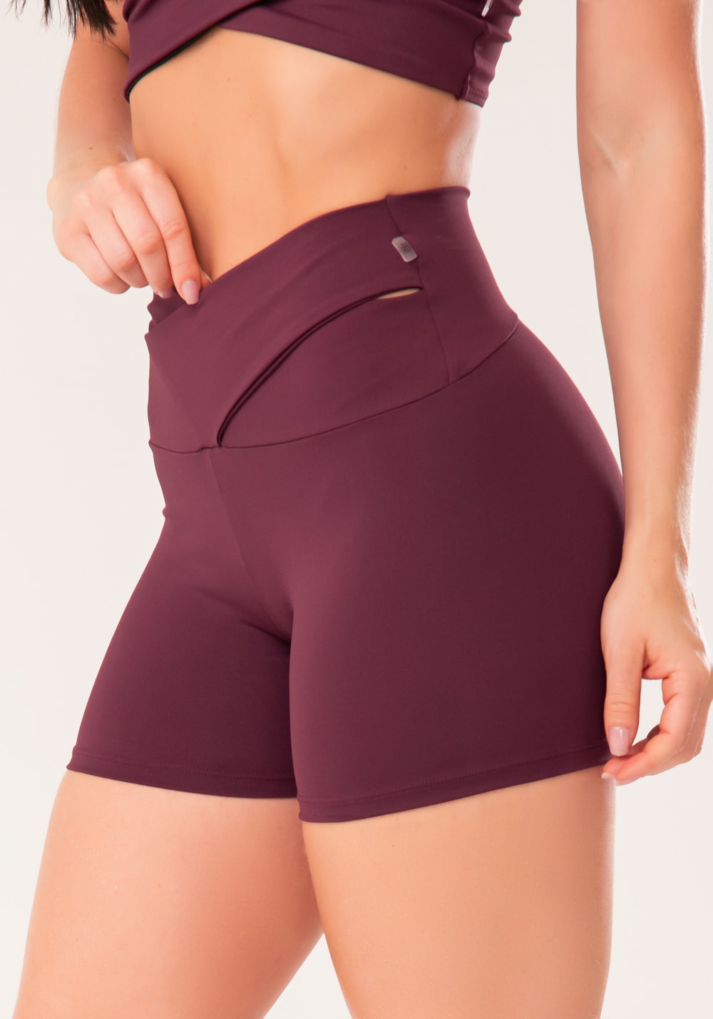 Conjunto Short + Top fitness feminino vinho com cós transpassado harmony