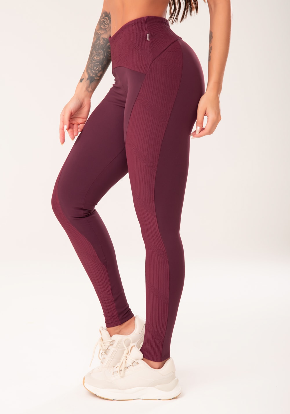 Conjunto Legging + Top fitness feminina vinho com recortes harmony