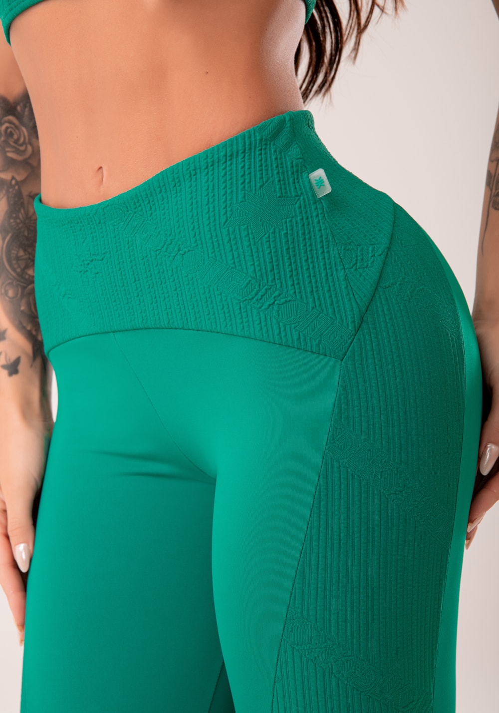 Conjunto Legging + Top fitness feminina verde com recortes harmony