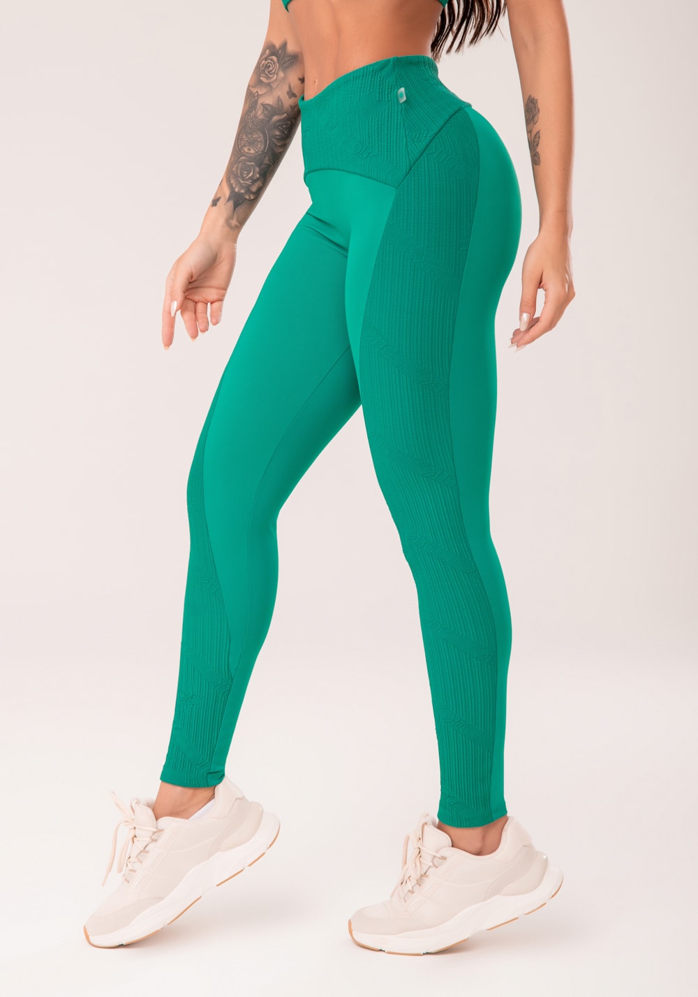 Conjunto Legging + Top fitness feminina verde com recortes harmony